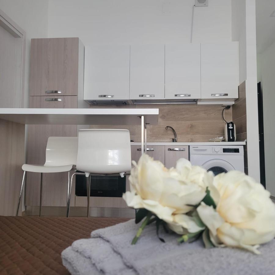 B&B Dei Sogni In Centro, Con Facilita Di Parcheggio โกเซนซา ภายนอก รูปภาพ