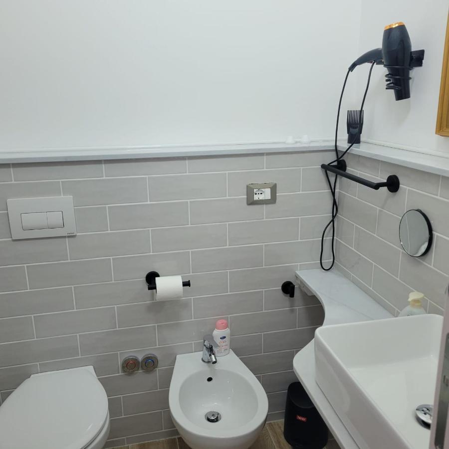 B&B Dei Sogni In Centro, Con Facilita Di Parcheggio โกเซนซา ภายนอก รูปภาพ
