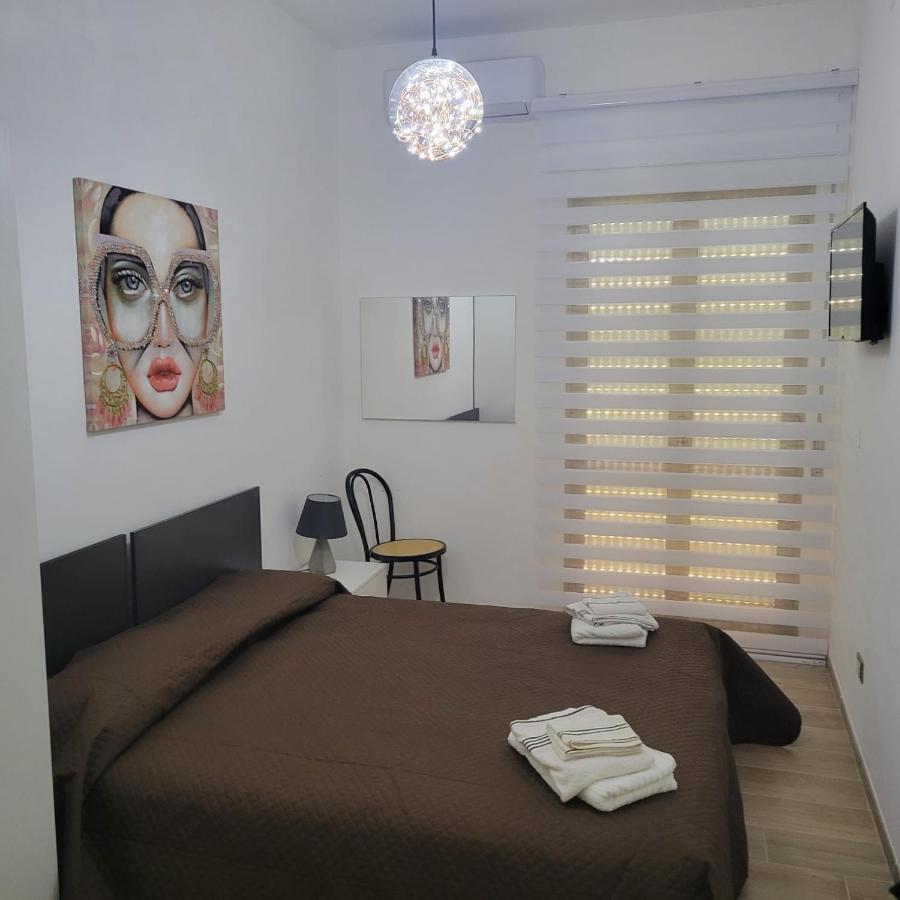 B&B Dei Sogni In Centro, Con Facilita Di Parcheggio โกเซนซา ภายนอก รูปภาพ