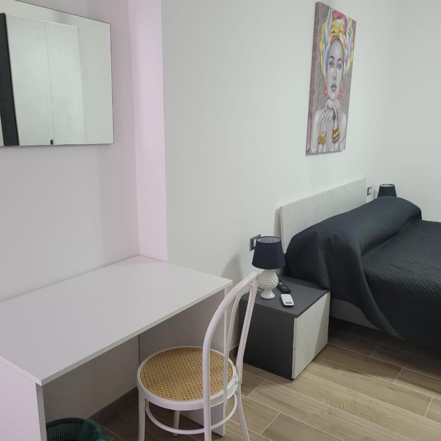 B&B Dei Sogni In Centro, Con Facilita Di Parcheggio โกเซนซา ภายนอก รูปภาพ