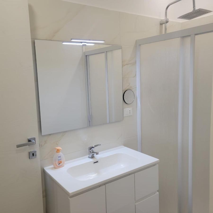 B&B Dei Sogni In Centro, Con Facilita Di Parcheggio โกเซนซา ภายนอก รูปภาพ