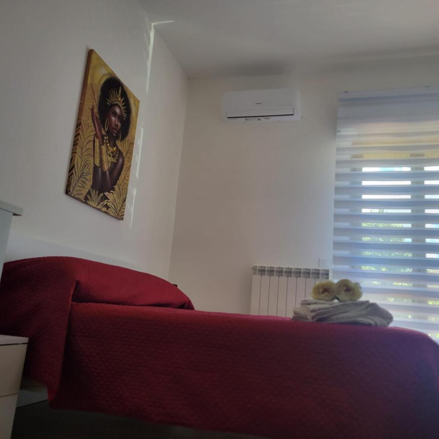 B&B Dei Sogni In Centro, Con Facilita Di Parcheggio โกเซนซา ภายนอก รูปภาพ