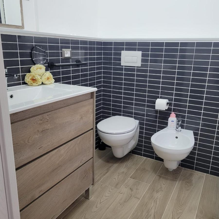 B&B Dei Sogni In Centro, Con Facilita Di Parcheggio โกเซนซา ภายนอก รูปภาพ