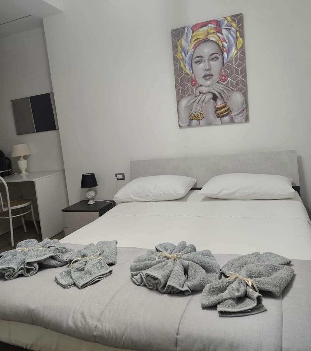 B&B Dei Sogni In Centro, Con Facilita Di Parcheggio โกเซนซา ภายนอก รูปภาพ